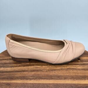 Clarks Shoes Women's 8 M Beige Nude Leather Slip On Professional Career Flats